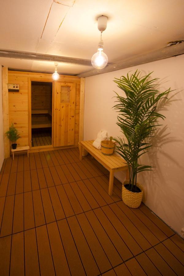 Chalet 4 Personnes Avec Sauna Лезен Екстериор снимка